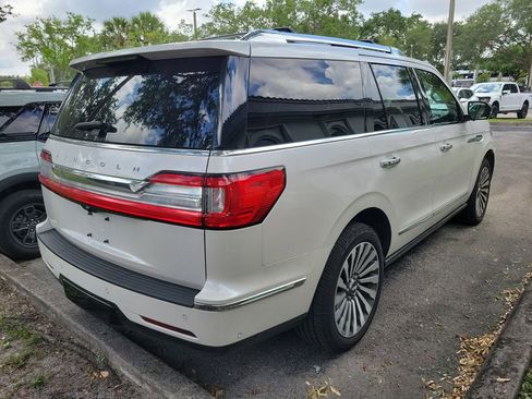 Used 2018 Lincoln Navigator Reserve w/ Technology Package AWD/4WD image 3