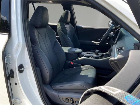 Used 2025 Lexus TX 500h AWD w/ Technology Package image 32