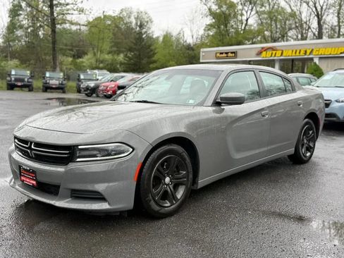 Used 2017 Dodge Charger SE RWD image 9