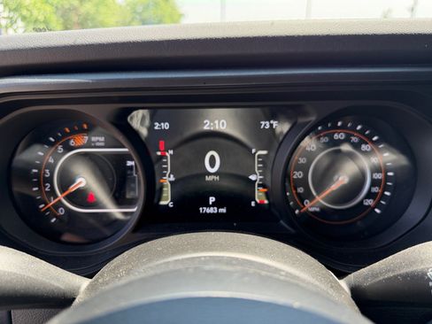 Used 2025 Jeep Wrangler Unlimited Rubicon AWD/4WD image 17