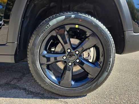 New 2025 Jeep Grand Cherokee Limited w/ Black Appearance Package RWD image 35