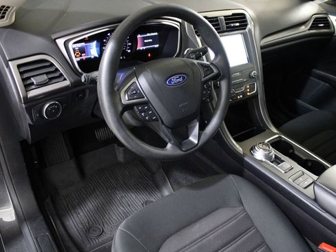 Certified 2020 Ford Fusion SE image 17