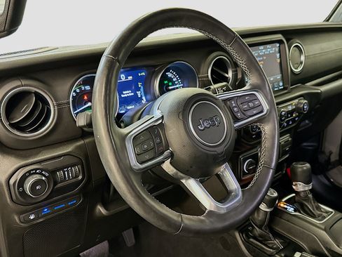 Used 2022 Jeep Wrangler Sahara w/ Cold Weather Group image 18