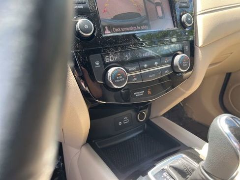 Used 2018 Nissan Rogue SV w/ Sun & Sound Touring Package FWD image 26