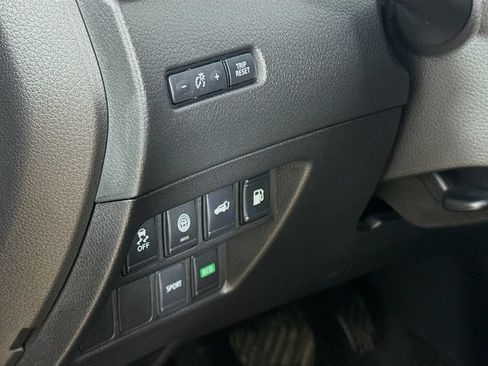 Used 2019 Nissan Rogue SV FWD image 12