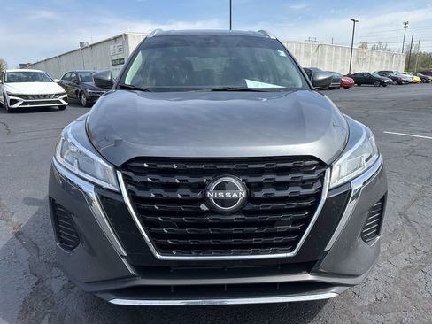 Used 2023 Nissan Kicks SV image 2