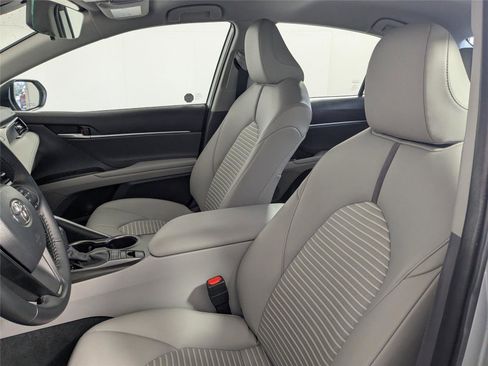 Certified 2022 Toyota Camry SE image 11