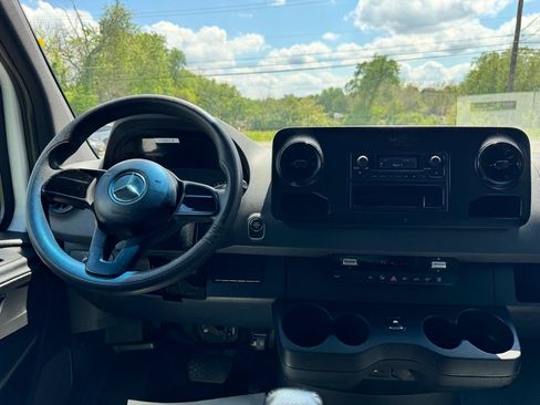Used 2019 Mercedes-Benz Sprinter 2500 image 20