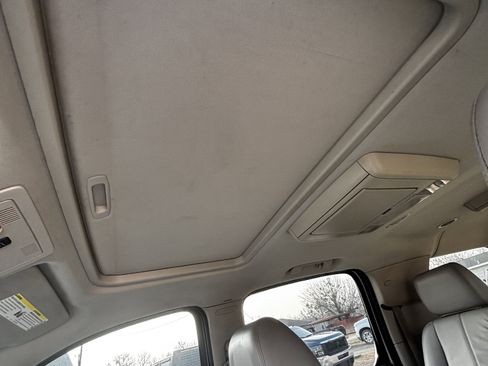 Used 2014 Chevrolet Suburban LT image 6