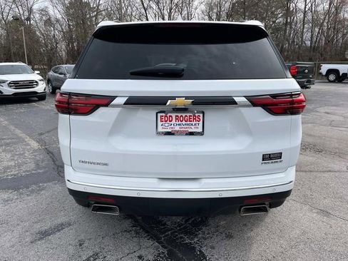Used 2022 Chevrolet Traverse Premier FWD image 4