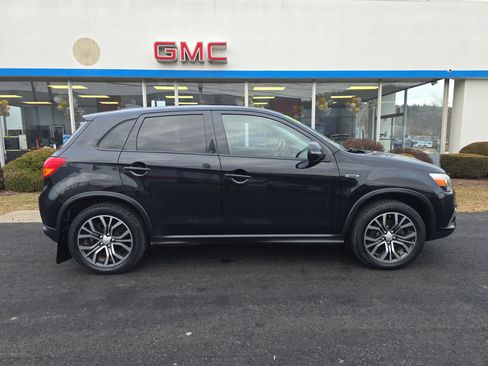 Used 2017 Mitsubishi Outlander Sport SE image 2