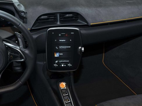 Used 2026 McLaren Artura Spider RWD image 32