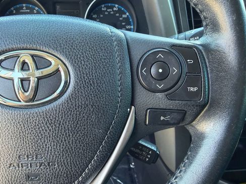 Used 2018 Toyota RAV4 XLE image 33