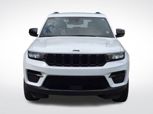 Used 2024 Jeep Grand Cherokee Altitude AWD/4WD image 14