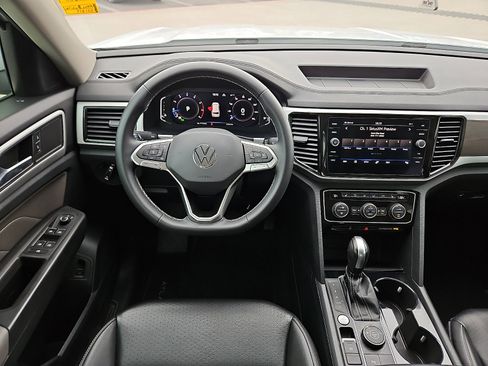 Used 2022 Volkswagen Atlas SE w/ Panoramic Sunroof Package image 8