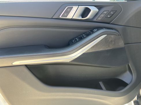 Used 2019 BMW X5 xDrive40i w/ Executive Package AWD/4WD image 14