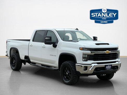 Used 2025 Chevrolet Silverado 2500 LT w/ Convenience Package AWD/4WD image 1