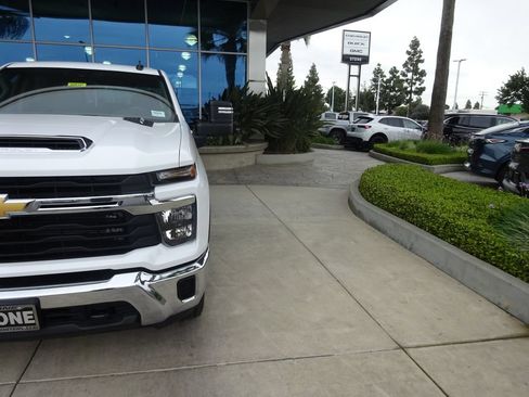 Certified 2024 Chevrolet Silverado 2500 LT AWD/4WD image 32