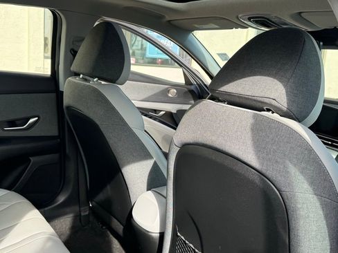 Used 2023 Hyundai Elantra Limited image 22