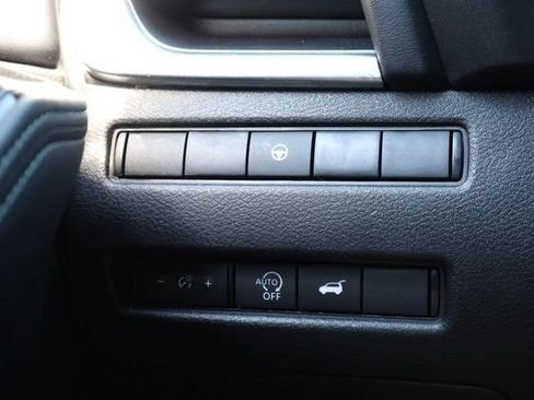 Certified 2026 Nissan Rogue SV FWD image 18