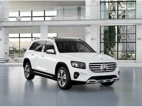 Used 2026 Mercedes-Benz GLB 250 4MATIC image 8