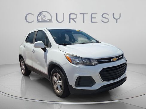 Used 2020 Chevrolet Trax LS FWD image 3