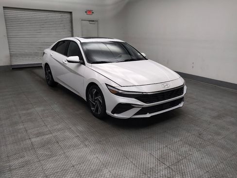 Used 2024 Hyundai Elantra SEL w/ Convenience Package FWD image 13