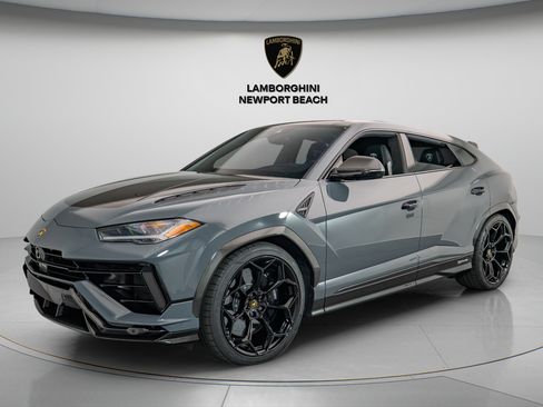 Used 2023 Lamborghini Urus Performante AWD/4WD image 3