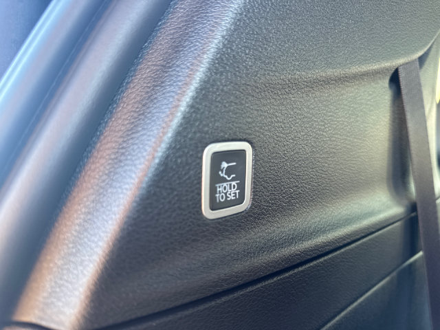New 2027 Chrysler Pacifica Select w/ Family Tech Group FWD image 10