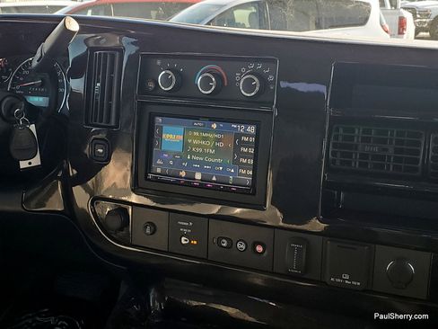 Used 2018 GMC Savana 2500 w/ Enhanced Convenience Package image 45