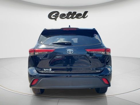 Used 2023 Toyota Highlander XLE FWD image 6