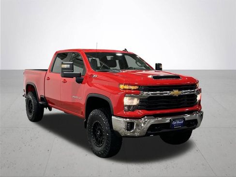 Used 2024 Chevrolet Silverado 2500 LT w/ Convenience Package image 8