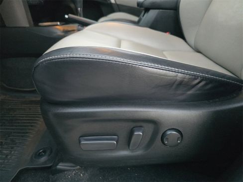 Used 2018 Toyota RAV4 Limited image 9