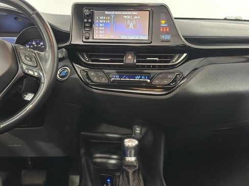 Used 2018 Toyota C-HR XLE FWD image 16