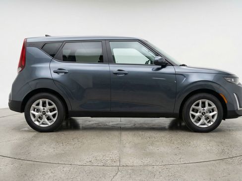Used 2025 Kia Soul LX w/ LX Technology Package image 11