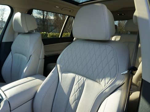 Used 2022 BMW X7 xDrive40i w/ Premium Package image 11