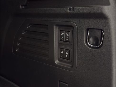 New 2026 Chevrolet Traverse RS w/ LPO, Floor Liner Package image 15