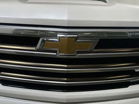 Used 2022 Chevrolet Silverado 1500 High Country image 9