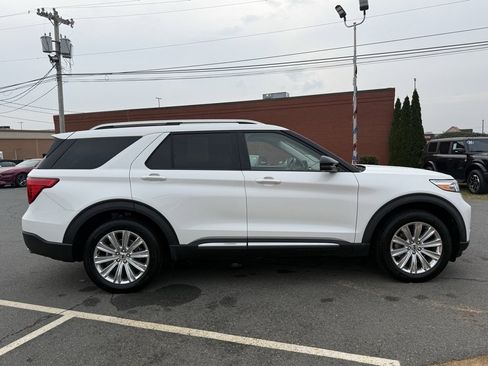 Used 2021 Ford Explorer Platinum w/ Equipment Group 601A image 2