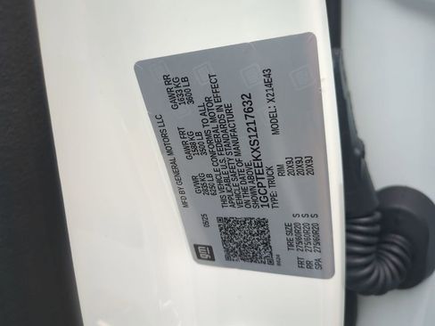 New 2025 Chevrolet Colorado Trail Boss w/ Off-Road Front Bumper Package image 32