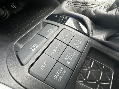 Used 2024 Toyota RAV4 XLE AWD/4WD image 28