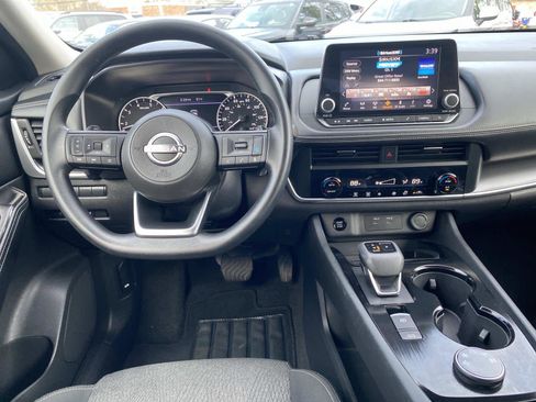 Used 2024 Nissan Rogue SV image 11