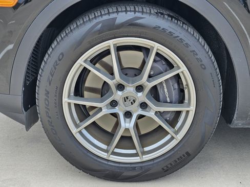 Certified 2026 Porsche Cayenne AWD/4WD image 14