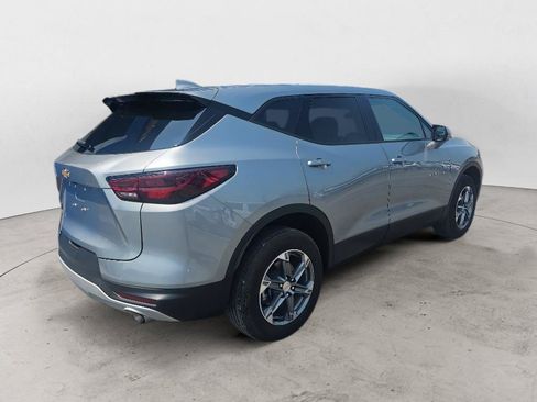 Used 2025 Chevrolet Blazer LT FWD image 3