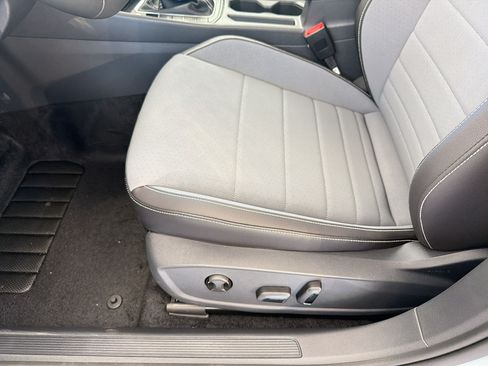 New 2026 Volkswagen Jetta SE FWD image 14