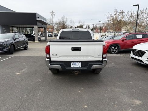 Used 2022 Toyota Tacoma SR5 image 7
