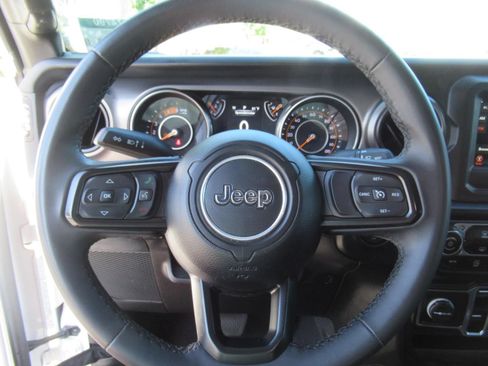 Used 2023 Jeep Gladiator Sport AWD/4WD image 22