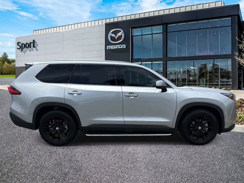 Used 2024 Toyota Grand Highlander FWD image 2