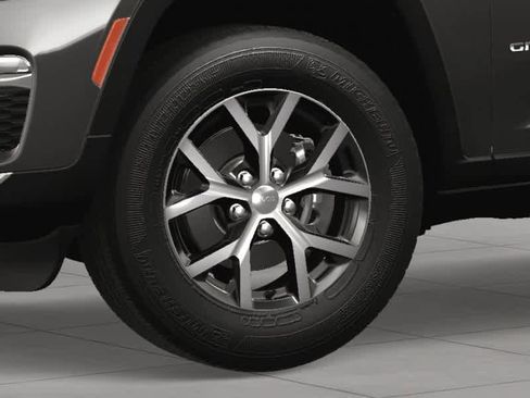 New 2025 Jeep Grand Cherokee Limited image 11