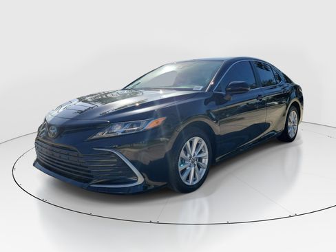 Used 2024 Toyota Camry LE FWD image 3
